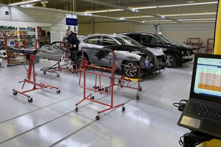Partnership opens Ohio's Lindsay Honda/Acura Auto Body as a 'super shop