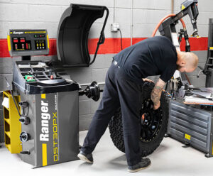 ranger_dst30px_wheel_balancer_in_use